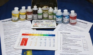 Water testing kit for aquariums